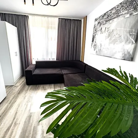 Azzur Aparthotel 3*